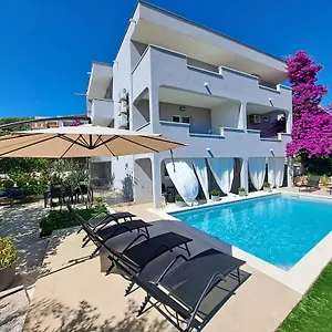 https://paulina-rooms.splithotels.org